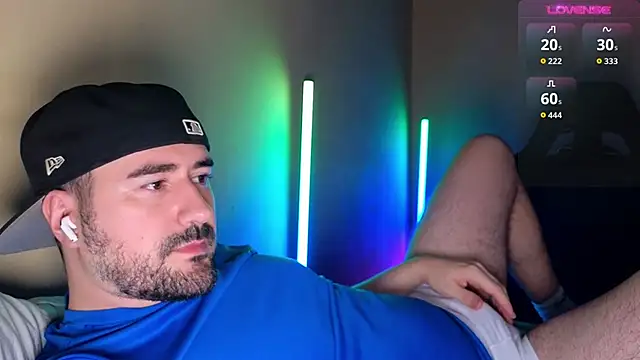 Snapshot of DominantTheo chatting on March 4, 3:56 am DominantTheo online show from March 4, 3:56 am