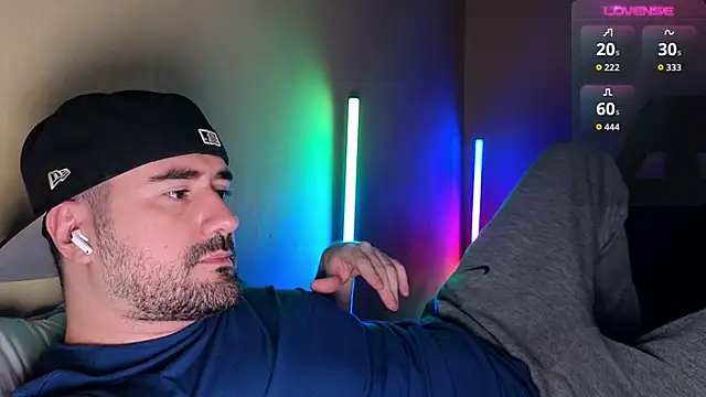 Snapshot of DominantTheo chatting on March 11, 4:07 am DominantTheo online show from March 11, 4:07 am