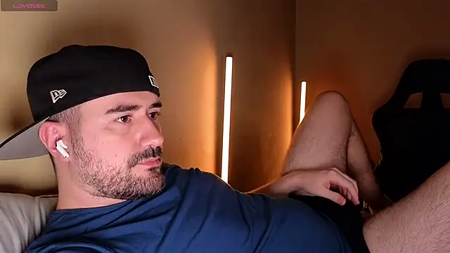 Snapshot of DominantTheo chatting on March 13, 3:46 am DominantTheo online show from March 13, 3:46 am