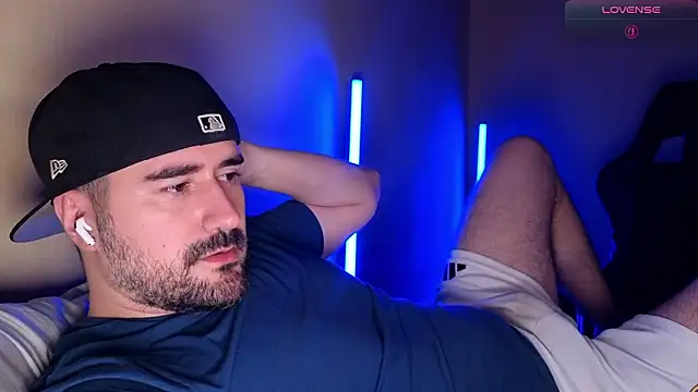 Snapshot of DominantTheo chatting on March 16, 3:34 am DominantTheo online show from March 16, 3:34 am