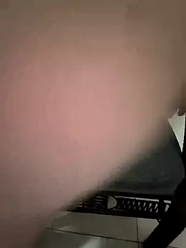 VIC22SECRET online show from May 3, 1:11 am