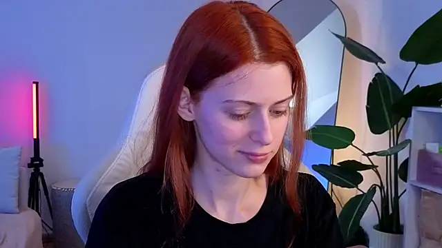 Snapshot of doll_lesli chatting on November 10, 8:35 am doll lesli online show from November 10, 8:35 am