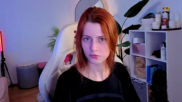 Snapshot of doll_lesli chatting on December 4, 11:30 am doll lesli online show from December 4, 11:30 am