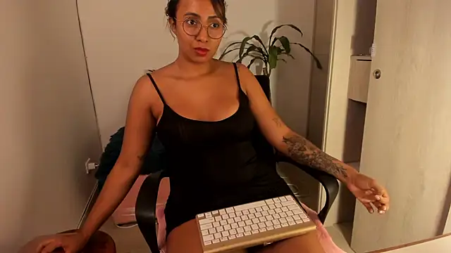 Snapshot of Victoriasant chatting on February 22, 4:51 am Victoriasant online show from February 22, 4:51 am