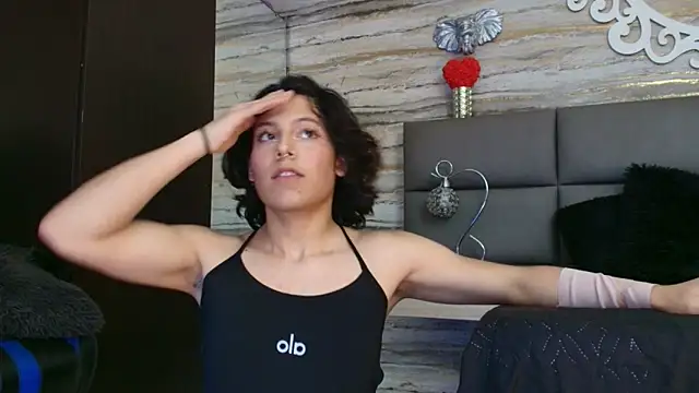 oliver  brown online show from April 2, 11:35 pm