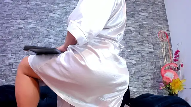 LizzRouse online show from February 9, 8:33 am