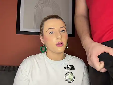 Snapshot of Strongqueen chatting on December 14, 8:18 pm Strongqueen online show from December 14, 8:18 pm