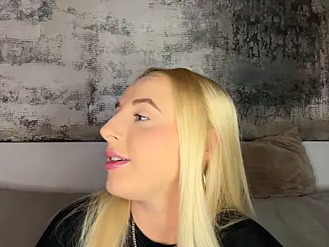 Snapshot of Strongqueen chatting on January 20, 7:25 pm Strongqueen online show from January 20, 7:25 pm