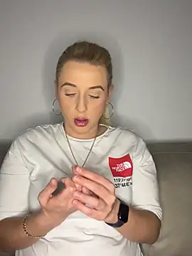 Snapshot of Strongqueen chatting on January 22, 8:06 pm Strongqueen online show from January 22, 8:06 pm