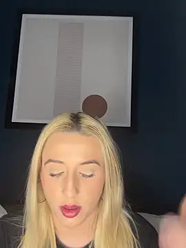 Snapshot of Strongqueen chatting on February 2, 10:39 pm Strongqueen online show from February 2, 10:39 pm