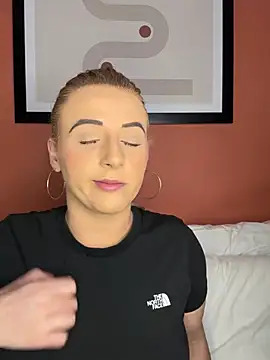 Snapshot of Strongqueen chatting on February 26, 6:32 pm Strongqueen online show from February 26, 6:32 pm