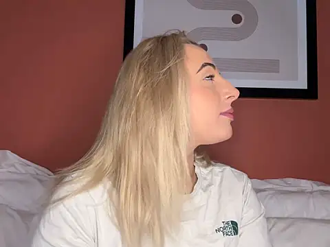 Snapshot of Strongqueen chatting on March 16, 6:55 pm Strongqueen online show from March 16, 6:55 pm