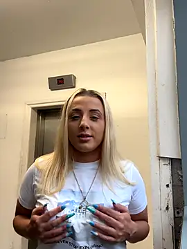 Snapshot of Strongqueen chatting on September 20, 5:25 pm Strongqueen online show from September 20, 5:25 pm