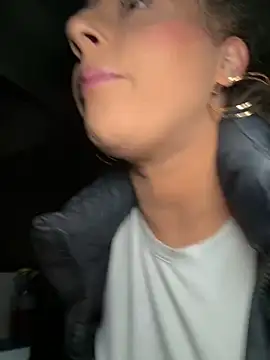 Snapshot of Strongqueen chatting on November 9, 9:02 pm Strongqueen online show from November 9, 9:02 pm