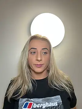 Snapshot of Strongqueen chatting on December 19, 11:12 pm Strongqueen online show from December 19, 11:12 pm