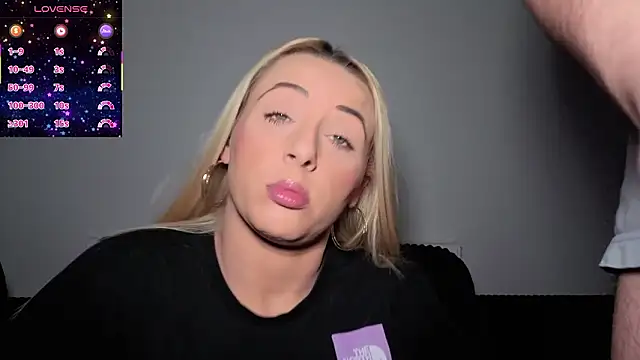 Snapshot of Strongqueen chatting on February 5, 9:30 pm Strongqueen online show from February 5, 9:30 pm