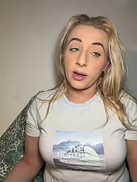 Snapshot of Strongqueen chatting on March 5, 8:38 pm Strongqueen online show from March 5, 8:38 pm