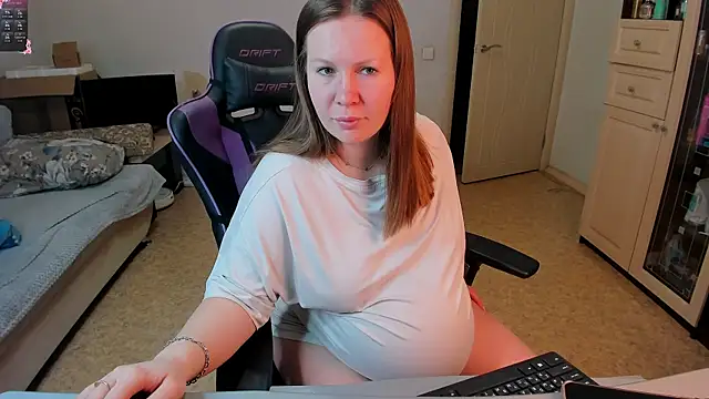 Snapshot of stella_vestal chatting on March 29, 3:45 pm stella vestal online show from March 29, 3:45 pm