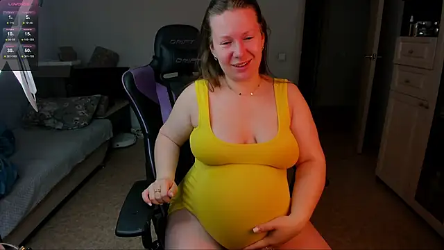 Snapshot of stella_vestal chatting on May 23, 4:29 am stella vestal online show from May 23, 4:29 am