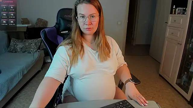 Snapshot of stella_vestal chatting on June 12, 4:00 am stella vestal online show from June 12, 4:00 am