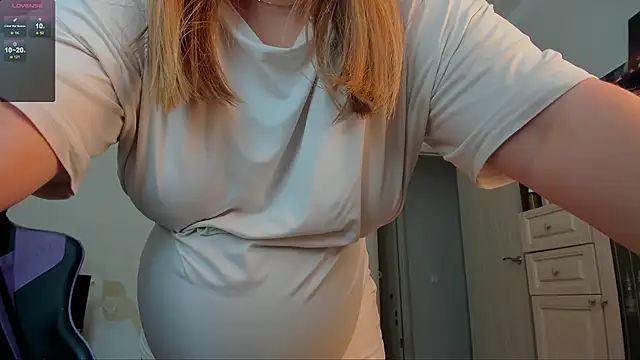 Snapshot of stella_vestal chatting on June 16, 5:43 am stella vestal online show from June 16, 5:43 am