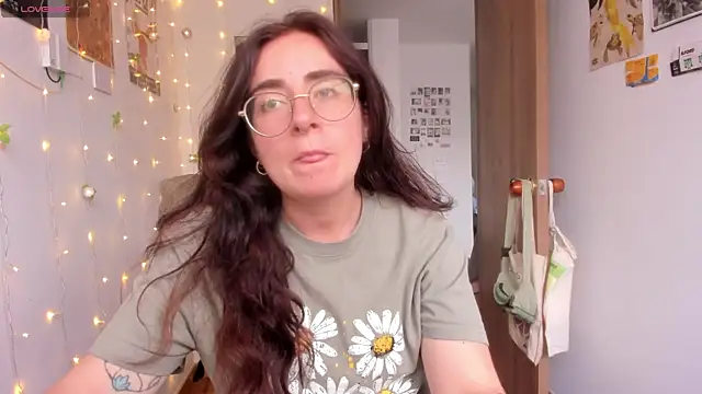 Snapshot of linda_giggle chatting on October 30, 8:53 pm linda giggle online show from October 30, 8:53 pm