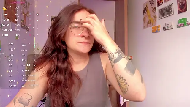 Snapshot of linda_giggle chatting on November 11, 2:39 pm linda giggle online show from November 11, 2:39 pm