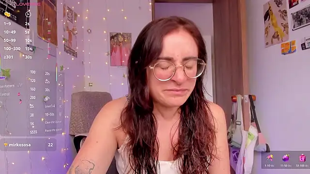 Snapshot of linda_giggle chatting on November 22, 5:01 pm linda giggle online show from November 22, 5:01 pm