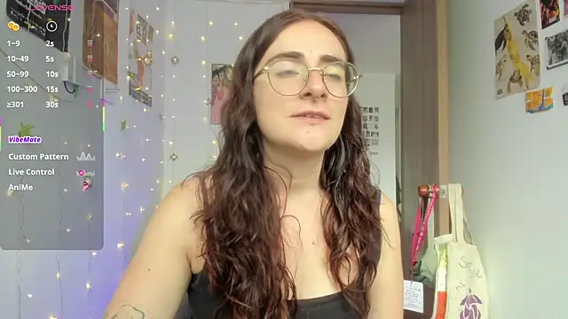 Snapshot of linda_giggle chatting on November 28, 1:03 pm linda giggle online show from November 28, 1:03 pm