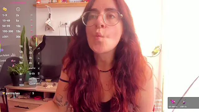 Snapshot of linda_giggle chatting on December 17, 2:23 pm linda giggle online show from December 17, 2:23 pm