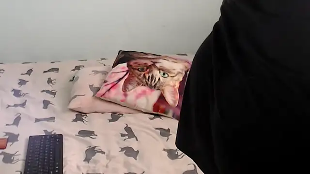 Snapshot of WendiMoon chatting on October 17, 7:11 am WendiMoon online show from October 17, 7:11 am