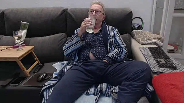 Nudelschwanz online show from March 11, 9:10 pm