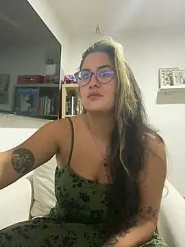 Snapshot of ZabathMiller chatting on April 6, 2:42 am ZabathMiller online show from April 6, 2:42 am