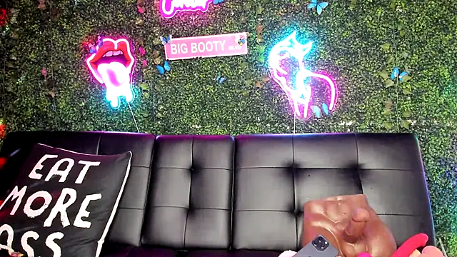 ThickAssRena online show from December 14, 9:45 pm