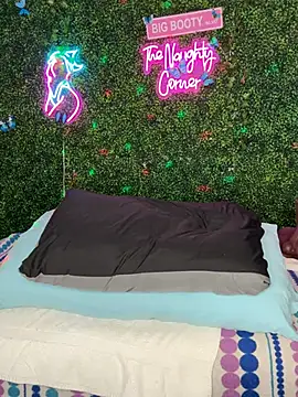 ThickAssRena online show from February 27, 8:31 pm