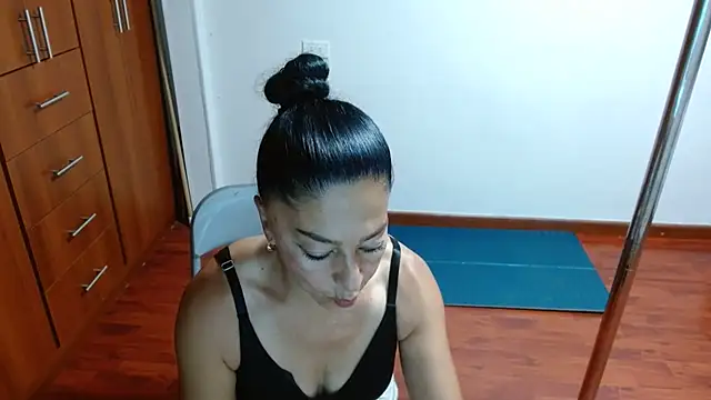 Anitta muscle online show from February 23, 6:05 pm