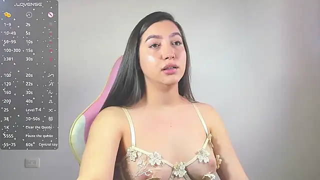 Snapshot of alice-love1 chatting on December 8, 9:30 pm alice-love1 online show from December 8, 9:30 pm