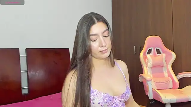 Snapshot of alice-love1 chatting on October 1, 1:44 am alice-love1 online show from October 1, 1:44 am