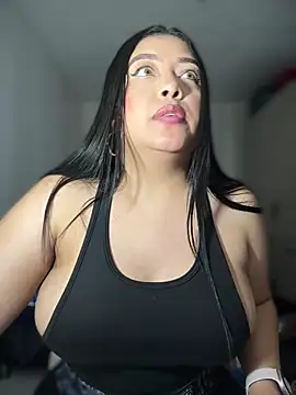 Snapshot of cami_ortiz__ chatting on January 17, 2:18 am cami ortiz online show from January 17, 2:18 am