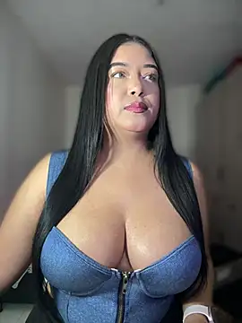 Snapshot of cami_ortiz__ chatting on March 9, 9:14 pm cami ortiz online show from March 9, 9:14 pm