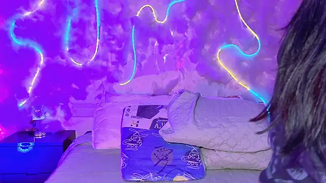 emmajohnss online show from February 21, 4:02 am