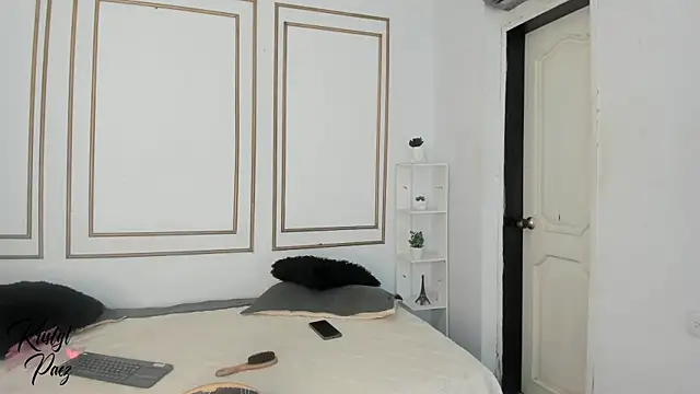 kristyl paez online show from December 5, 6:59 pm