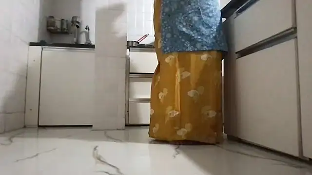 Snapshot of Riyasingh9 chatting on November 13, 3:49 am Riyasingh9 online show from November 13, 3:49 am