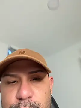 Snapshot of nicolas_cox chatting on March 21, 10:35 pm nicolas cox online show from March 21, 10:35 pm