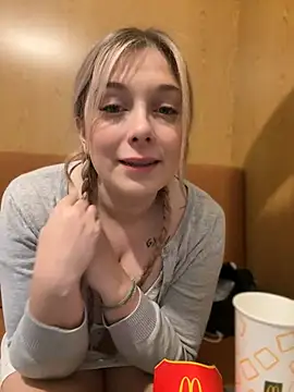 CherryAuroraa online show from December 29, 12:20 am