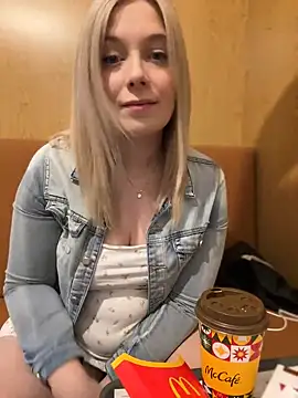 CherryAuroraa online show from January 9, 2:07 pm