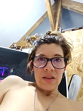 Snapshot of Lina_lou4 chatting on December 23, 5:54 pm Lina lou4 online show from December 23, 5:54 pm