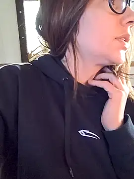 Snapshot of Lina_lou4 chatting on March 13, 9:21 am Lina lou4 online show from March 13, 9:21 am