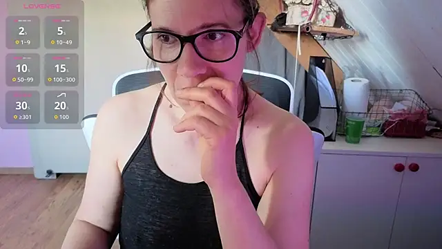 Snapshot of Lina_lou4 chatting on May 10, 2:22 pm Lina lou4 online show from May 10, 2:22 pm