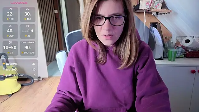 Snapshot of Lina_lou4 chatting on May 16, 10:01 am Lina lou4 online show from May 16, 10:01 am